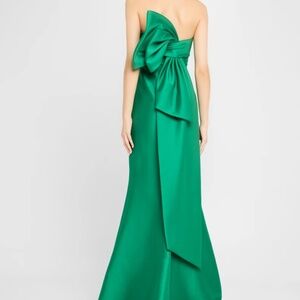 Badgley Mischka Emerald Strapless Bow-Back Mermaid Gown, size 4, ONLY WORN ONCE